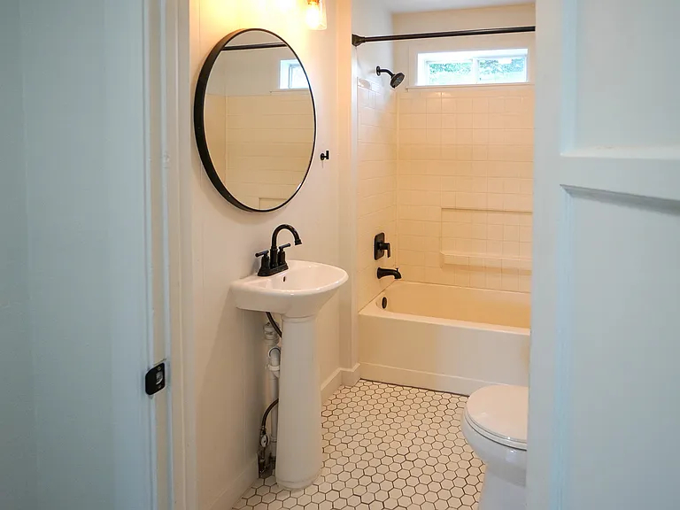 4213 W Clark St — Photo 12