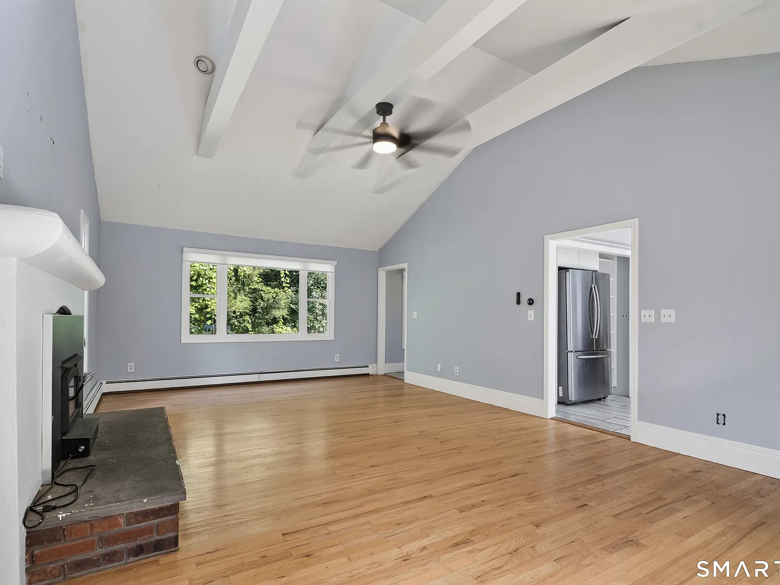 4 bed, 2.5 bath, 2402 sqft, $4,200 — Photo 4