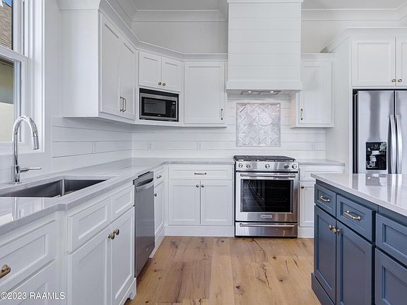 3rd image of 1003 Camellia Blvd #200