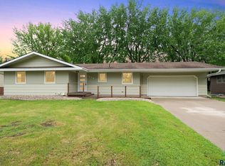 1912 E Sylvan Cir, Brandon, SD 57005