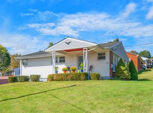 2508 S Sharlaine Dr, Staunton, VA 24401