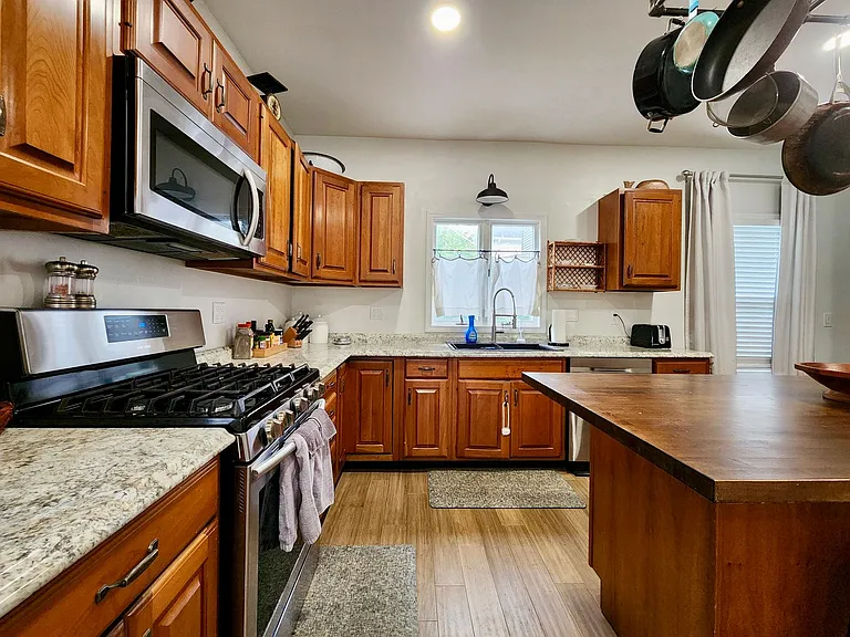 215 West Ave — Photo 10
