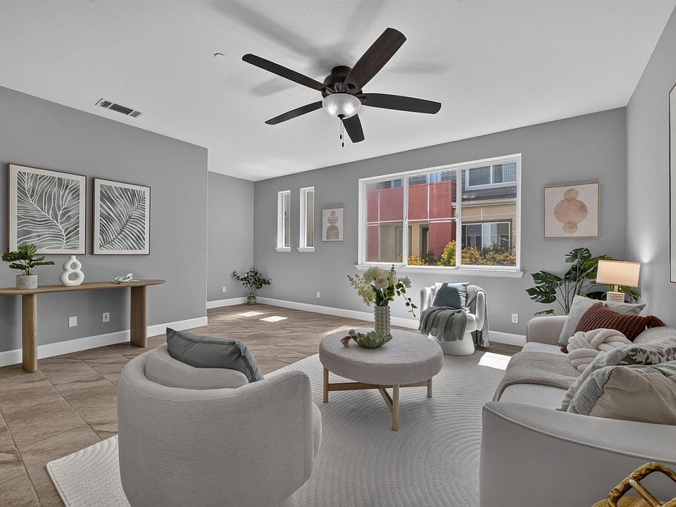 1st image of 1052 Doheny Trl