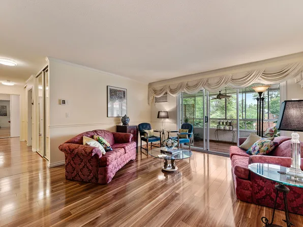 1534 Lawrence Ave Unit 304, Kelowna, BC V1Y 6M8