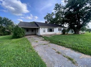 2484 Main St, Surgoinsville, TN 37873
