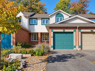 154 College Cir, Ottawa, ON K1K 4S1