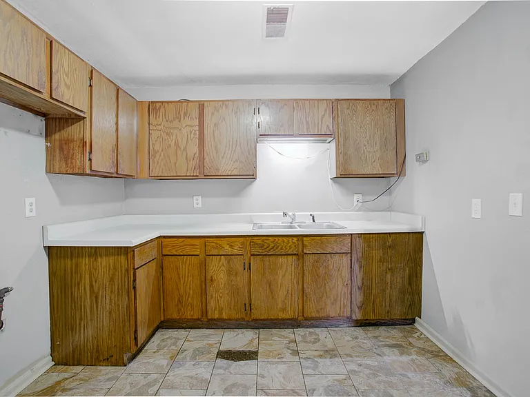 132 N Evergreen St #6 — Photo 8