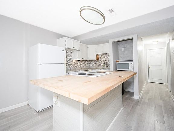 4th image of 9716 7th Bay St APT 101