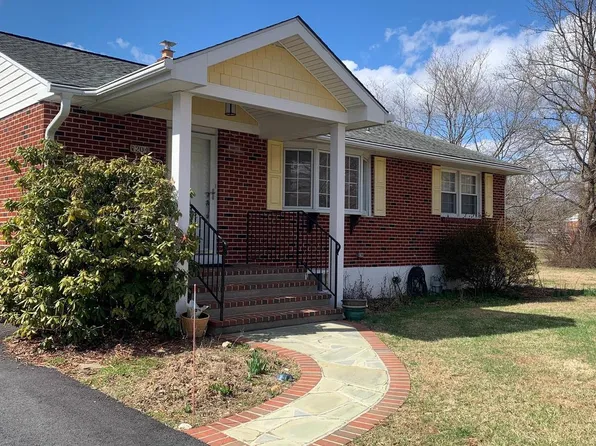 204 Admiral Dr, Wilmington, DE 19804