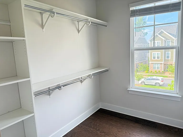 412 Hyco Ct — Photo 12