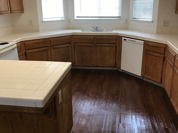 3rd image of 4285 W Saginaw Way