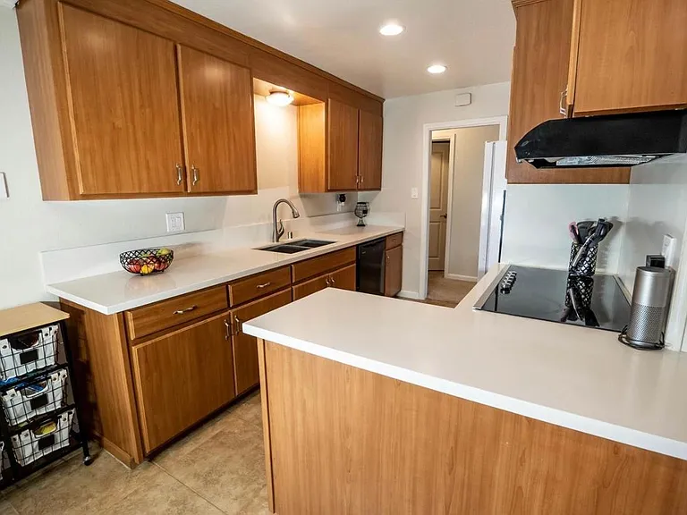 210 Canterbury Ave — Photo 12