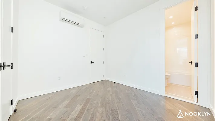 Rented by Nooklyn NYC LLC | media 79