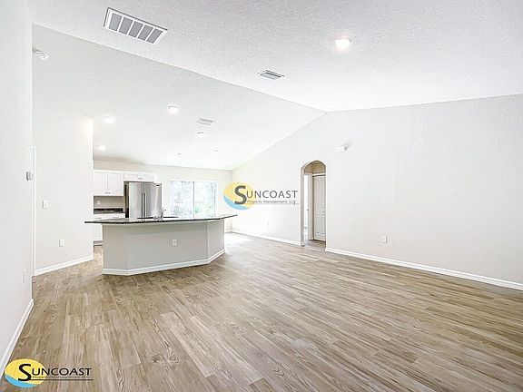 4th image of 15542 SW 46th Cir