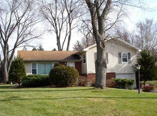 1079 N West St, Galesburg, IL 61401