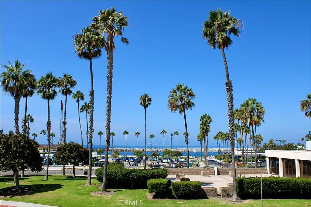 2 bed, 1923 sqft, $6,300 — Photo 2