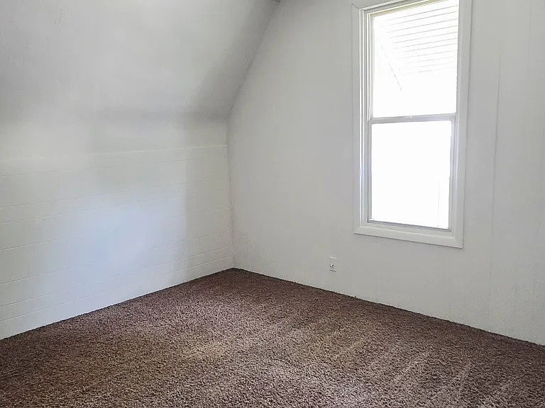 224 Catherine St — Photo 20