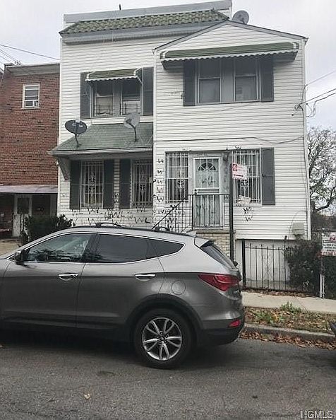 1st image of 907 E 232nd St