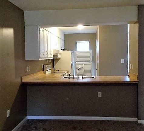 5th image of 308 Woodrow St #B