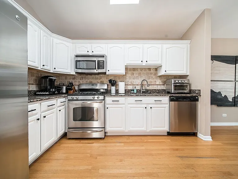 581 Le Parc Cir — Photo 2