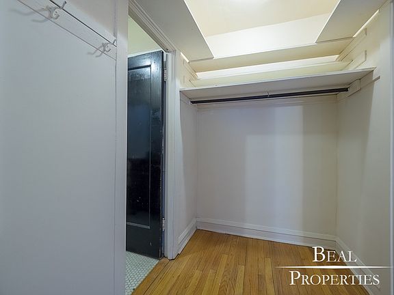 4th image of 2102 W Ainslie St #W2