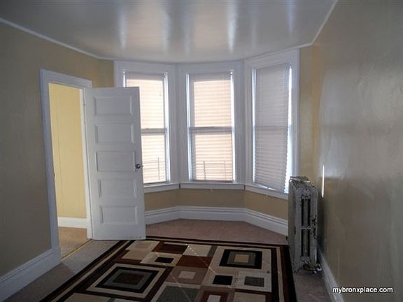 3-197 St And Bainbrige 3 Brms-002