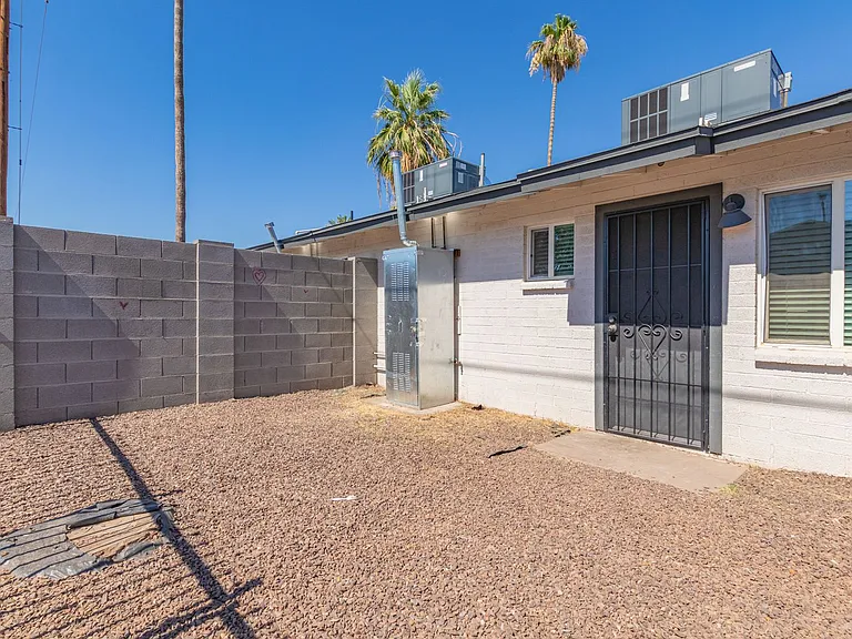 2539 W Pierson St — Photo 23