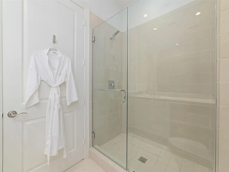 2221 Welch St #201 — Photo 10