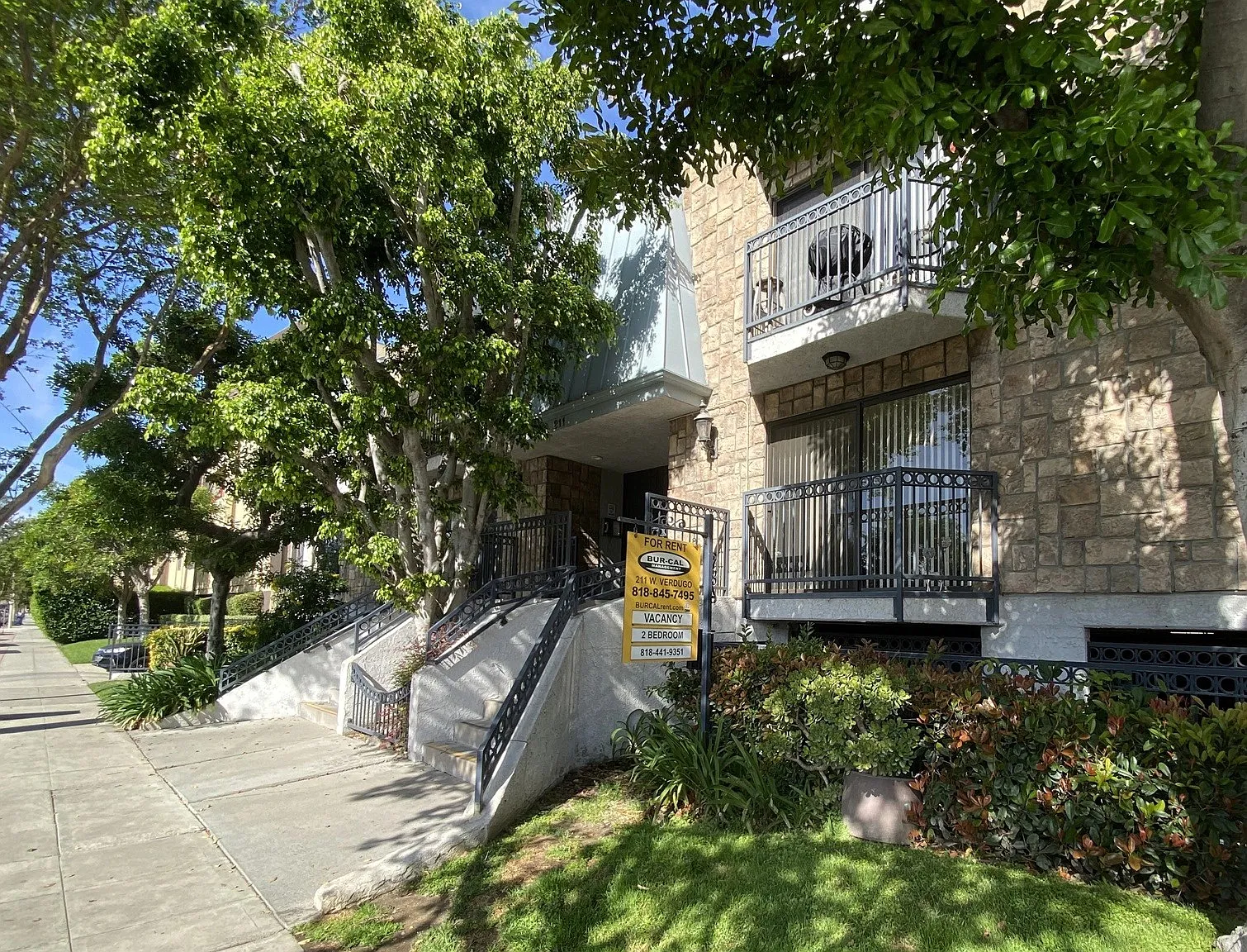 211 West Verdugo — Photo 2