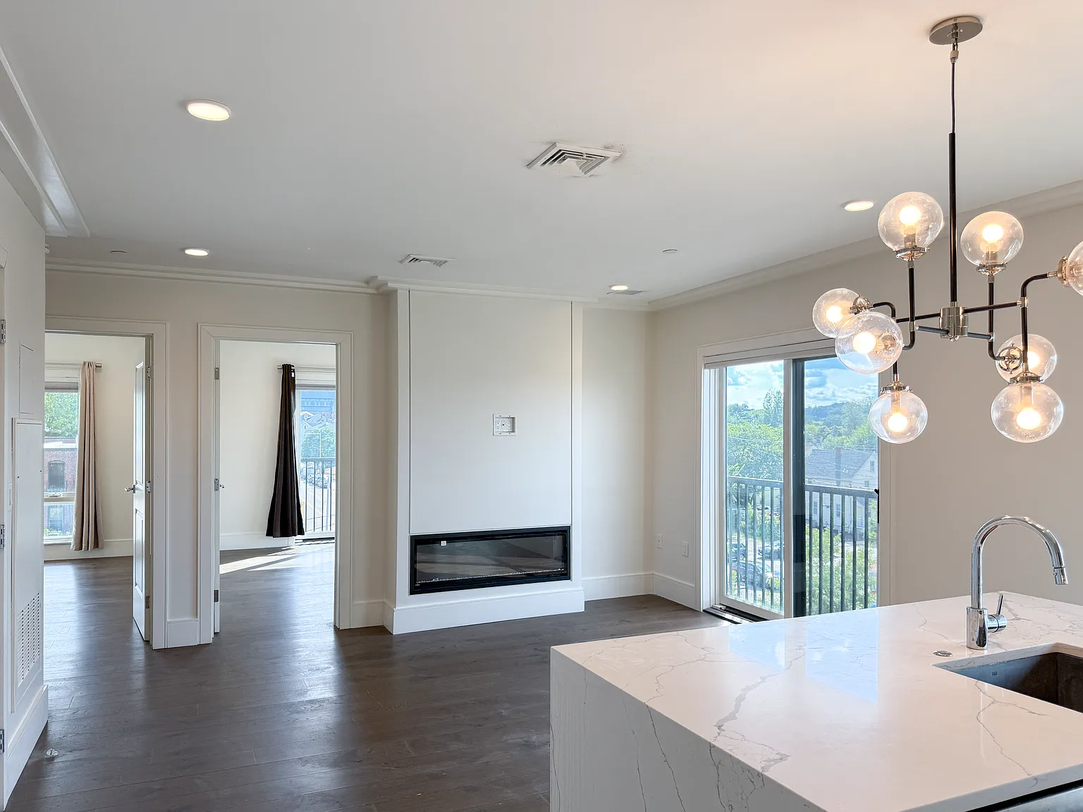 2 bed, 902 sqft, $3,275 — Photo 3