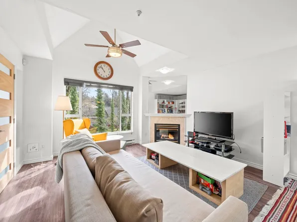 1550 Fell Ave #304, North Vancouver, BC V7P 3E7