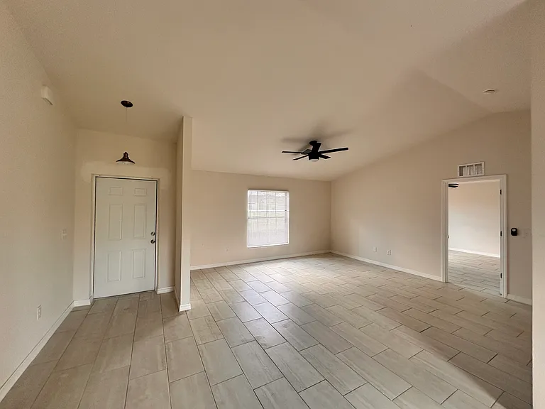 1820 SE 8th St — Photo 16