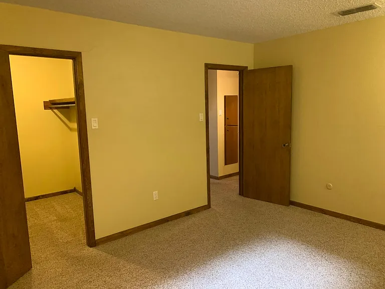 417 Innsdale Ter — Photo 12