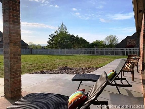 4th image of 1213 Muirfield Dr W