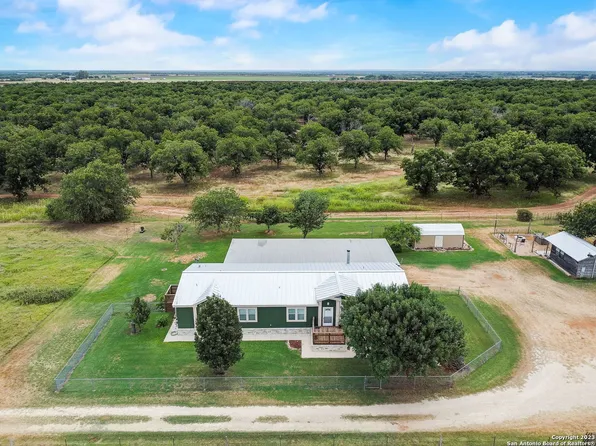 1295 FM 1784, Pleasanton, TX 78064