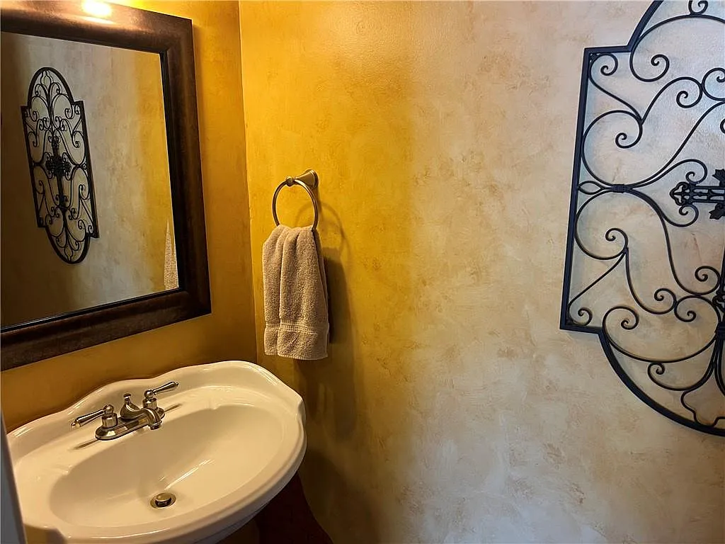 2 bed, 2.5 bath, 1480 sqft, $1,900 — Photo 3