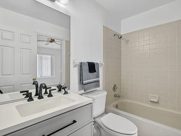 6184 SE Georgetown Pl — Photo 18
