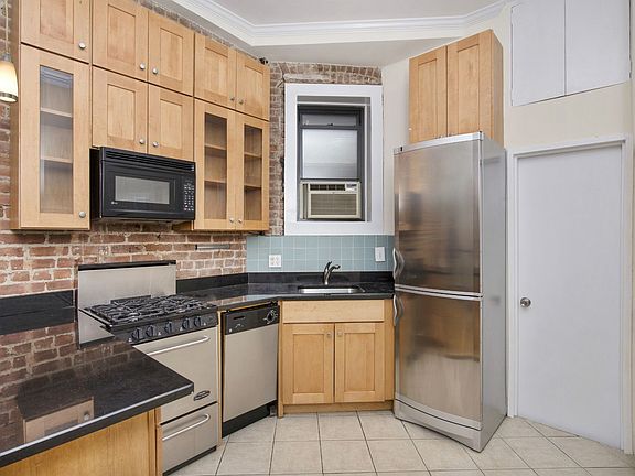 3rd image of 331 E 92nd St APT 1D