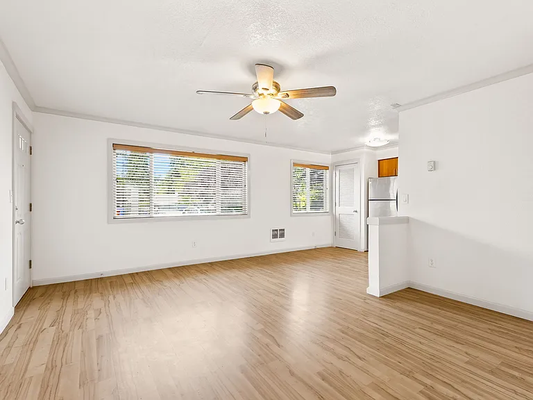 8950 N Kellogg St #15 — Photo 4