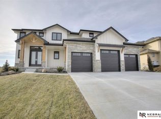 18609 Camelback Ave, Omaha, NE 68136