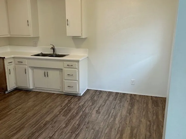 1020 W 24th St — Photo 5
