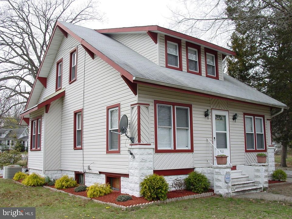 2nd image of 201 Girard Rd N