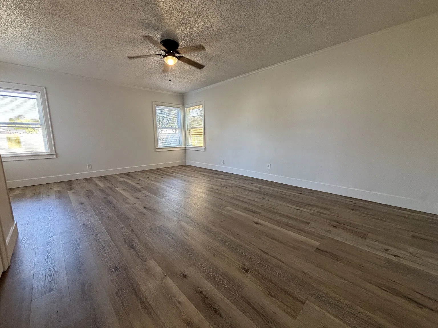 3 bed, 1.0 bath, 1676 sqft, $1,500 — Photo 3