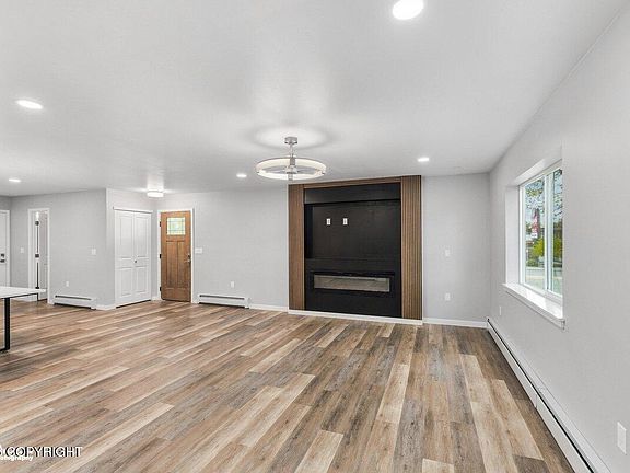 5th image of 4450 View Cir