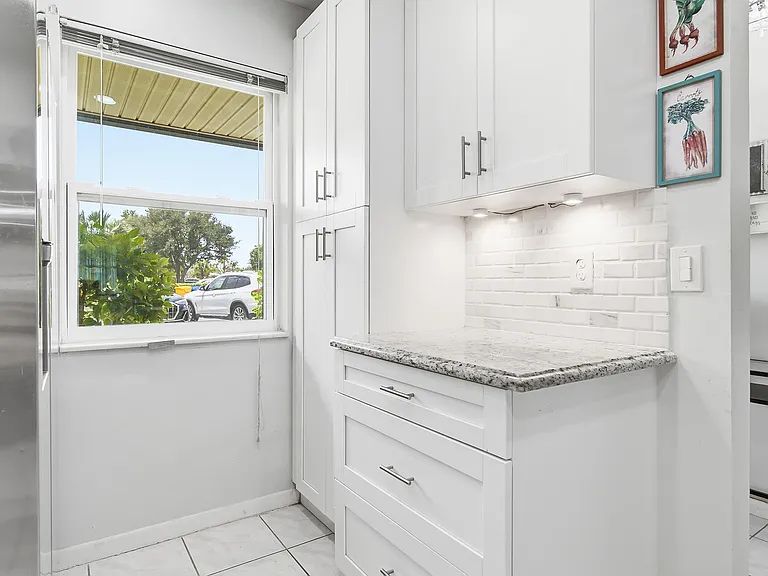 232 Lake Meryl Dr — Photo 6
