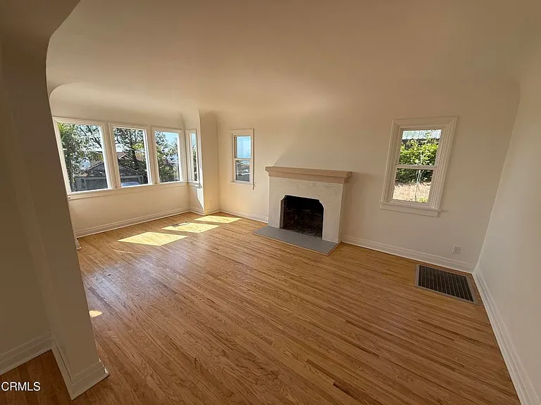 2371 Foster Ave — Photo 5