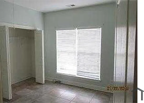 3 bed, 1250 sqft, $2,400 — Photo 3