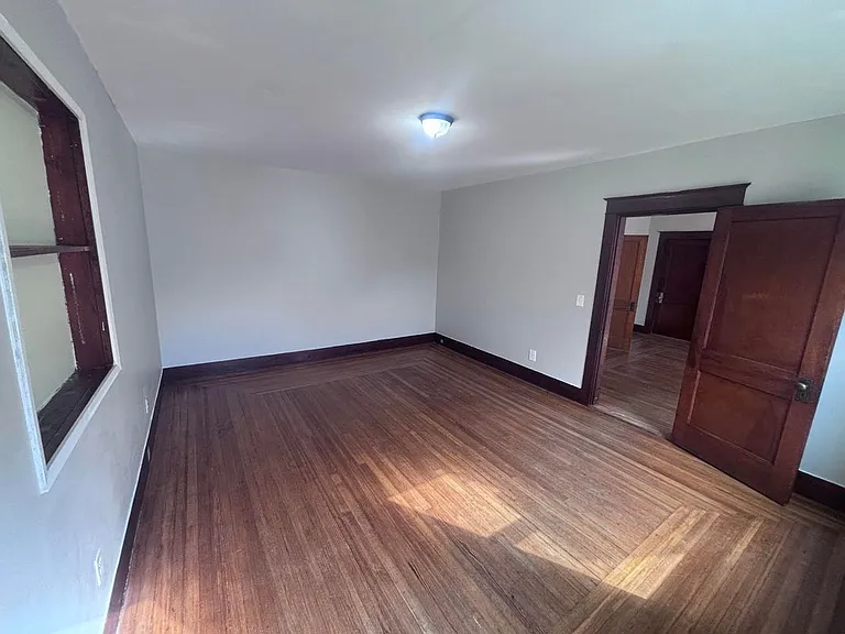 32-34 Linnell St #34 — Photo 8