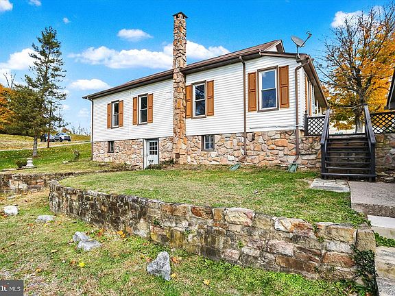 3rd image of 100 Roseglen Rd