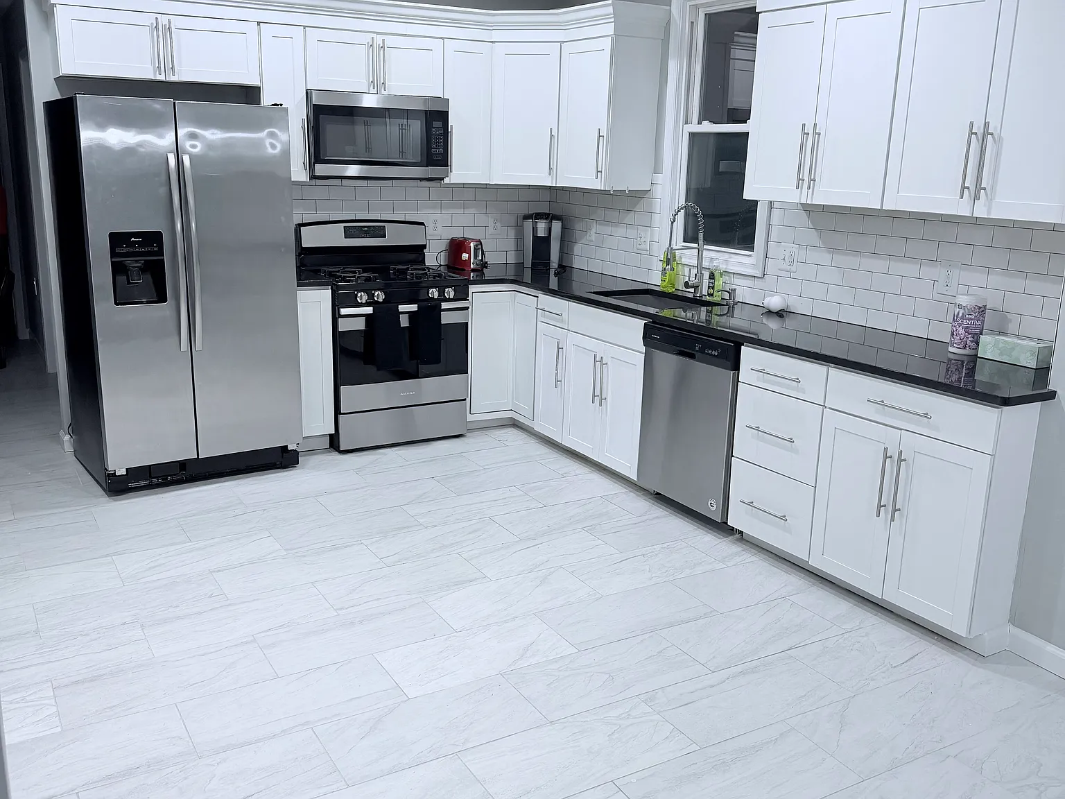 5 bed, 1752 sqft, $5,000 — Photo 2